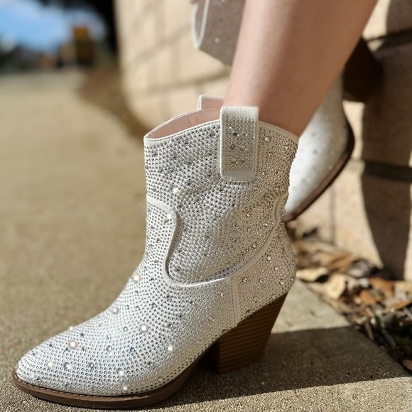 Shoes - NEW🔥 White Silver Rhinestone Crystal Cowgirl Cowboy Western Ankle Booties Boots